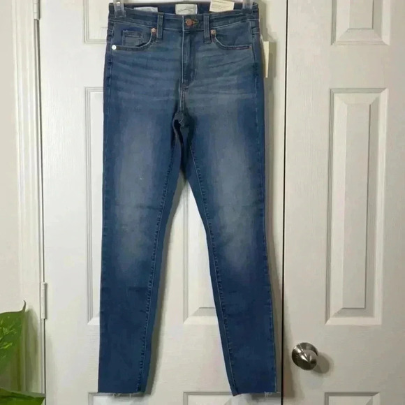 Universal Thread Women's High-Rise Skinny Jeans Size 2 - Picture 2 of 10